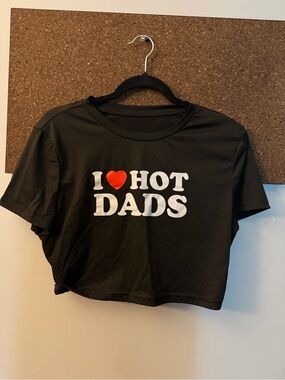 SHEIN Black Crop Tee ‘I ♥ HOT DADS' Graphic